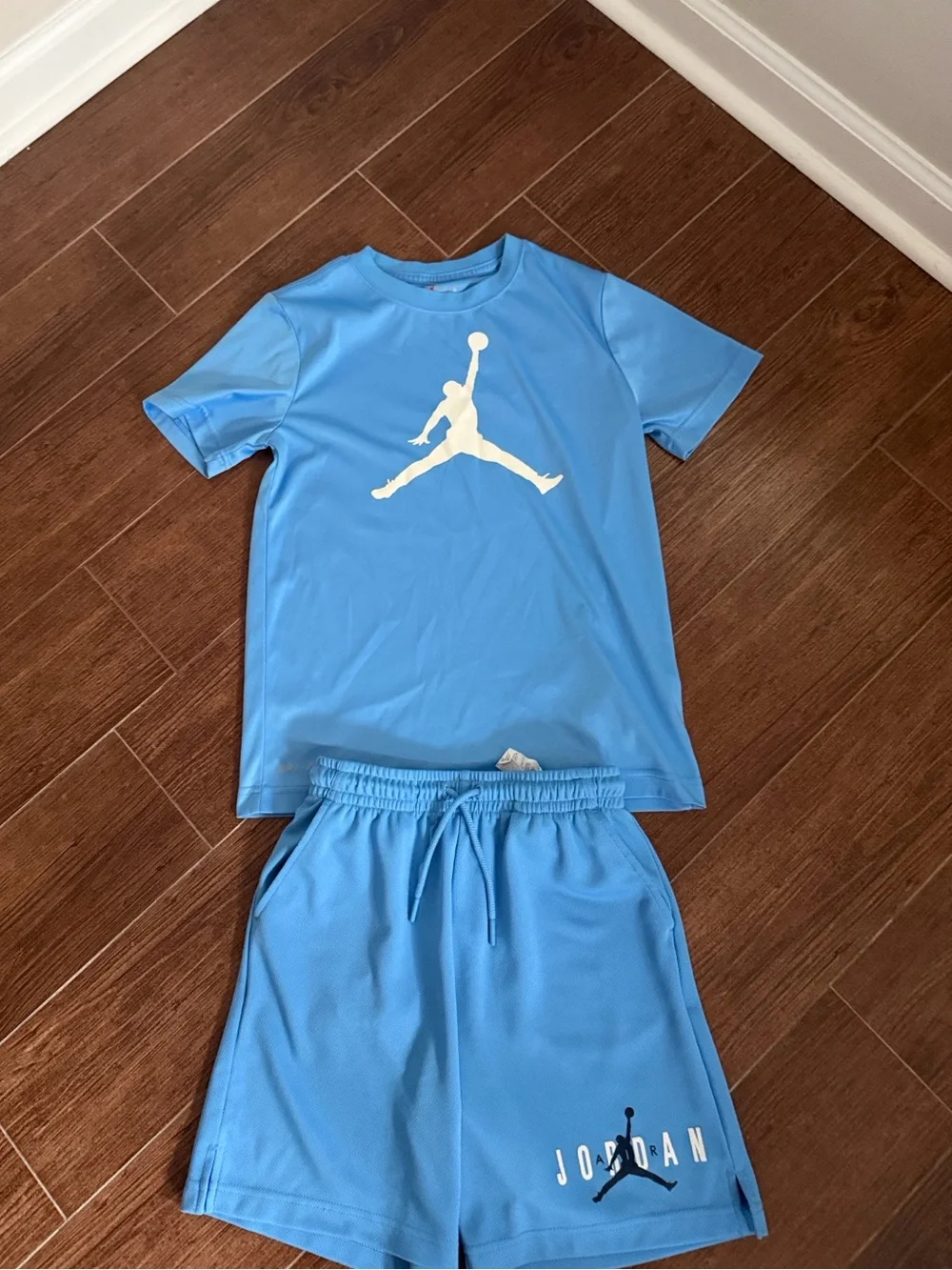 Boys Jordan dri-fit short set sz medium